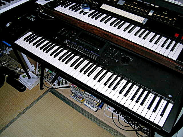 定番新品【B571】シンセサイザー　ヤマハ　YAMAHA　W5　76鍵盤　ソフトケース付 鍵盤楽器